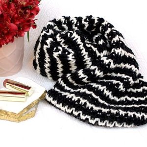 NWT! Marilyn Monroe Black/White Infinity Scarf